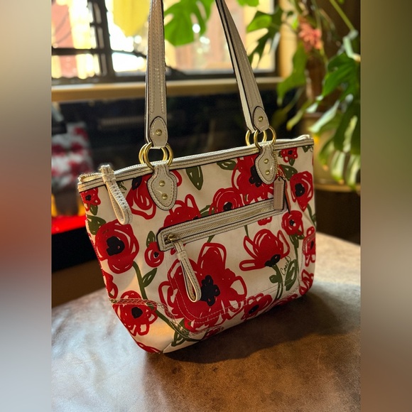 Coach Handbags - ❤️Coach Poppy Hallie Glam Tote